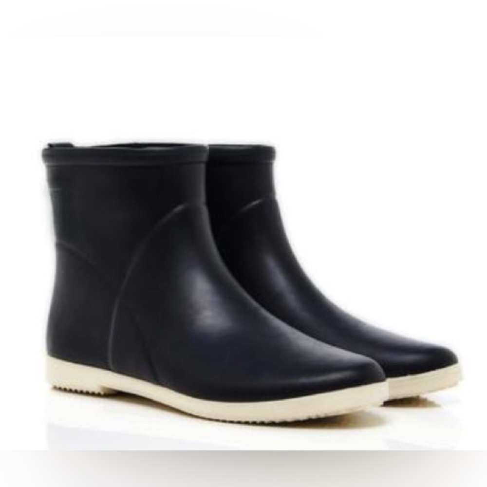 Alice + Whittles Short Rainboots Black - Size 11 (Sustainable Rubber)